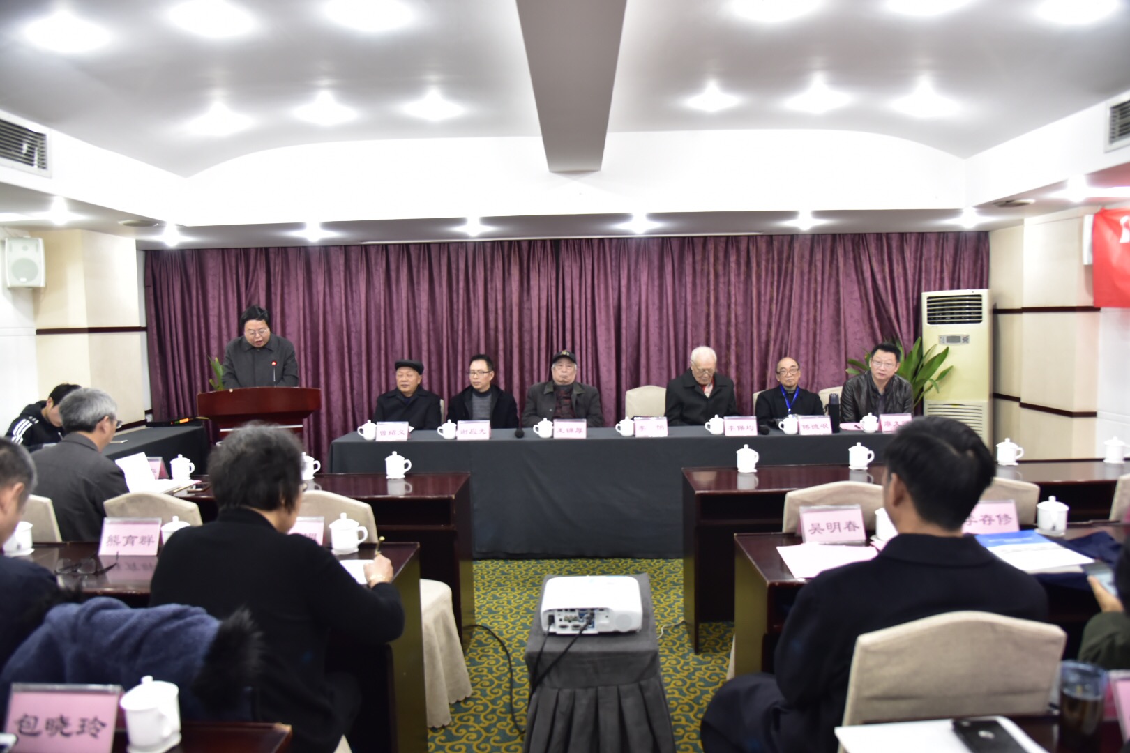 3d黄色动漫
院长 李怡教授.jpg